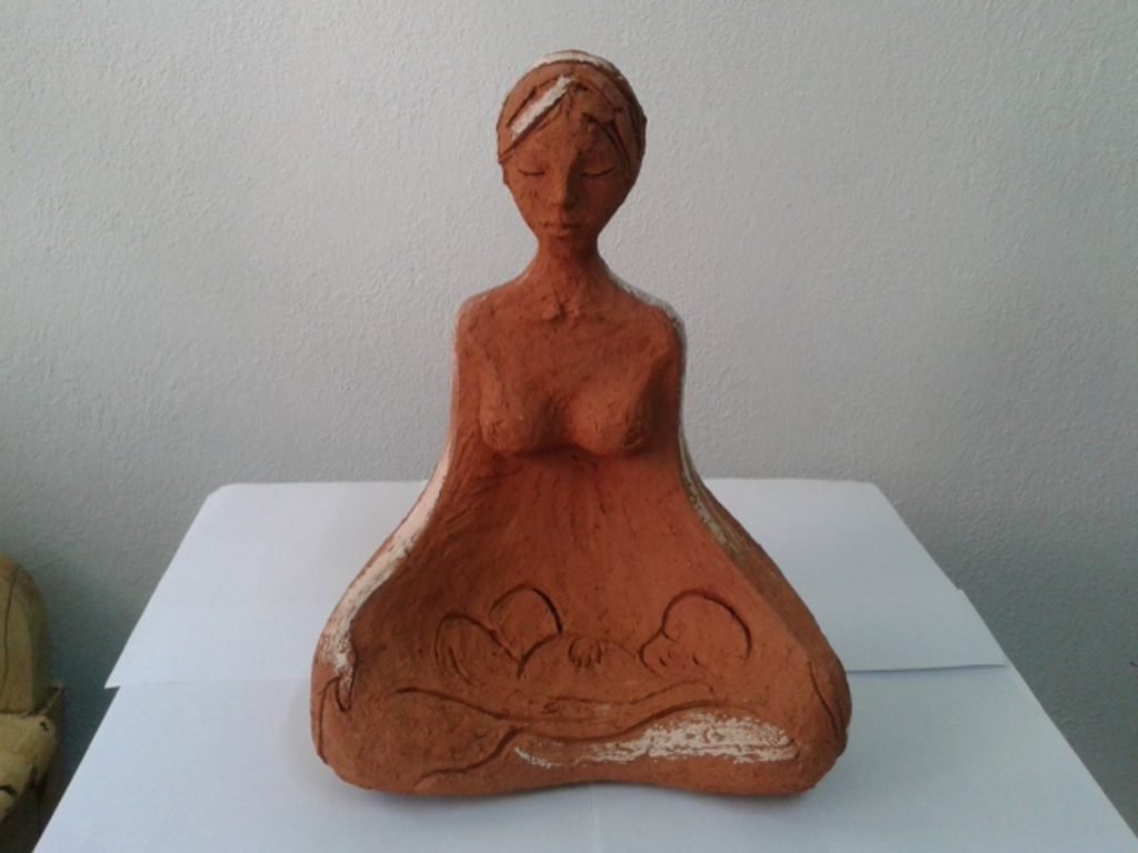 Meditar y descansar figura de cerámica 2014 1